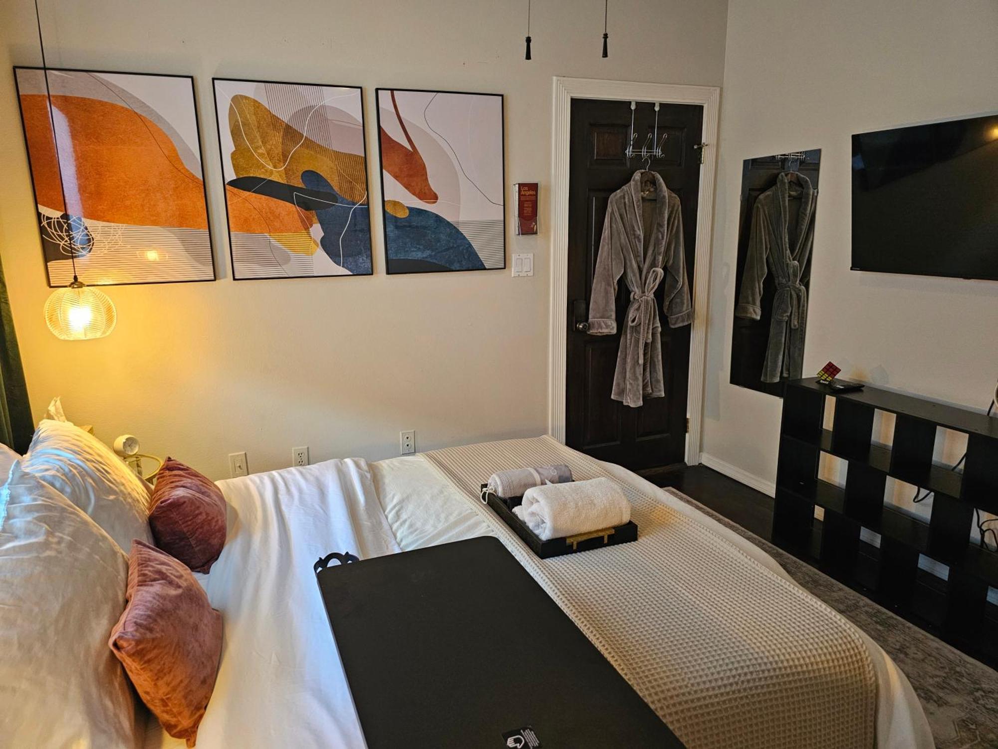 Homestay Tranquility At The House Of Alchemy Hollywood Los Angeles